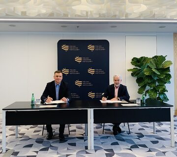 Od lewej: Janusz Mitulski, starszy dyrektor ds. rozwoju w regionie CEE i Ukrainy, Marriott International i Gheorghe Marian Cristescu, prezes Grupy Kapitałowej Polskiego Holdingu Hotelowego