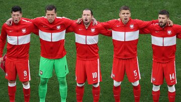 Od lewej: Lewandowski, Szczęsny, Krychowiak, Bednarek, Klich