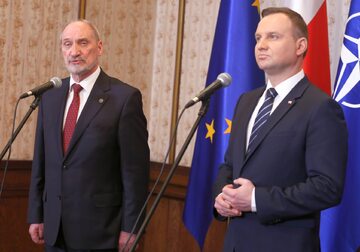Od lewej: minister obrony narodowej Antoni Macierewicz, prezydent Andrzej Duda