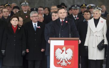 Od lewej: premier Beata Szydło, marszałek Senatu Stanisław Karczewski, prezydent Andrzej Duda, Pierwsza Dama Agata Kornhauser-Duda