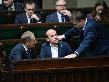 Od lewej premier Donald Tusk, kandydujący do Parlamentu Europejskiego ministrowie: Borys Budka i Marcin Kierwiński