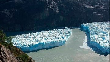 Od lodowca oderwał się ogromny płat. Dryfuje wzdłuż wybrzeża Patagonii