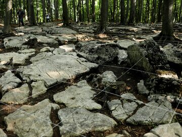 Odkrycie megalitów w Dąbrowie Górniczej, w okolicach Bukowej Góry