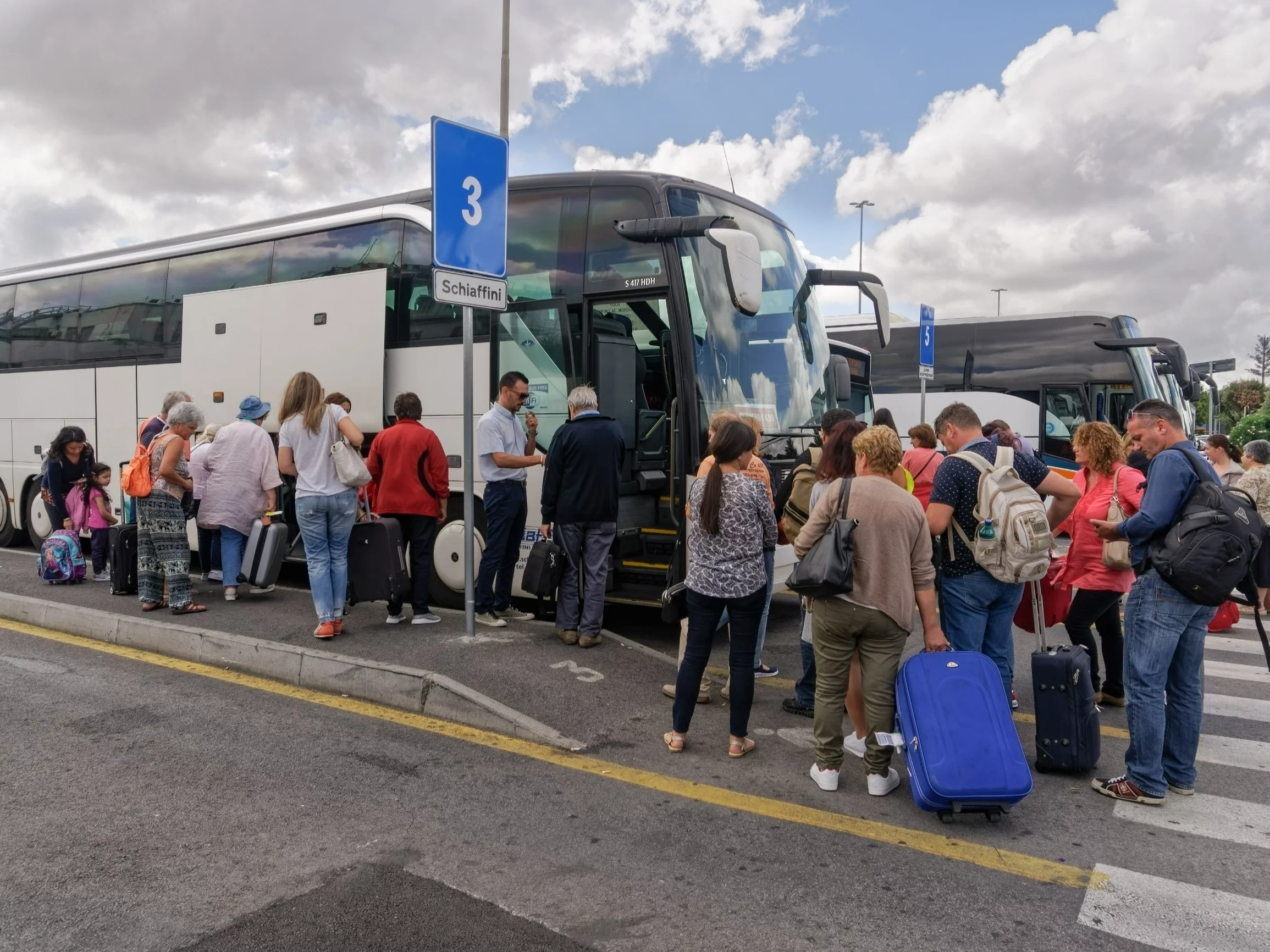 Odwołane loty i pociągi. Europejski kraj zaczyna strajk