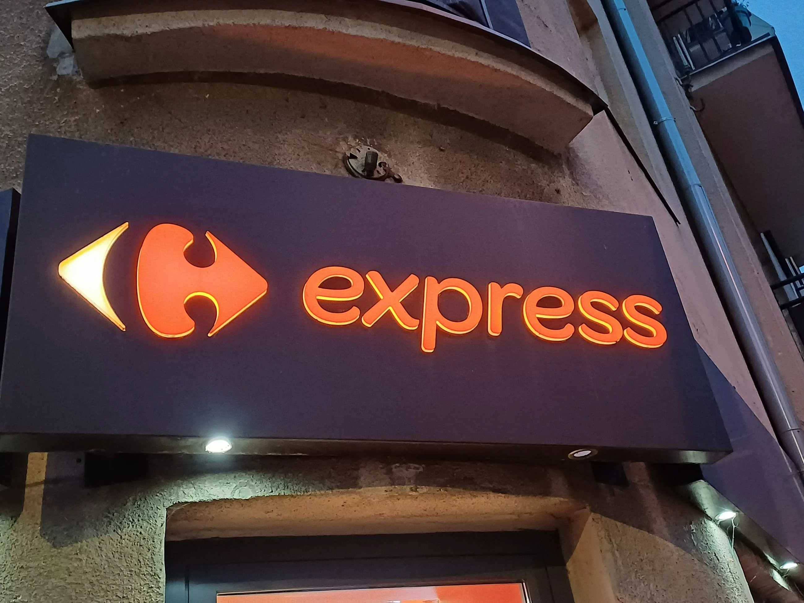 Logo francuskiej sieci sklepów Carrefour