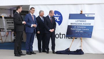 Oficjalne odsłonięcie nowej nazwy lotniska w Radomiu