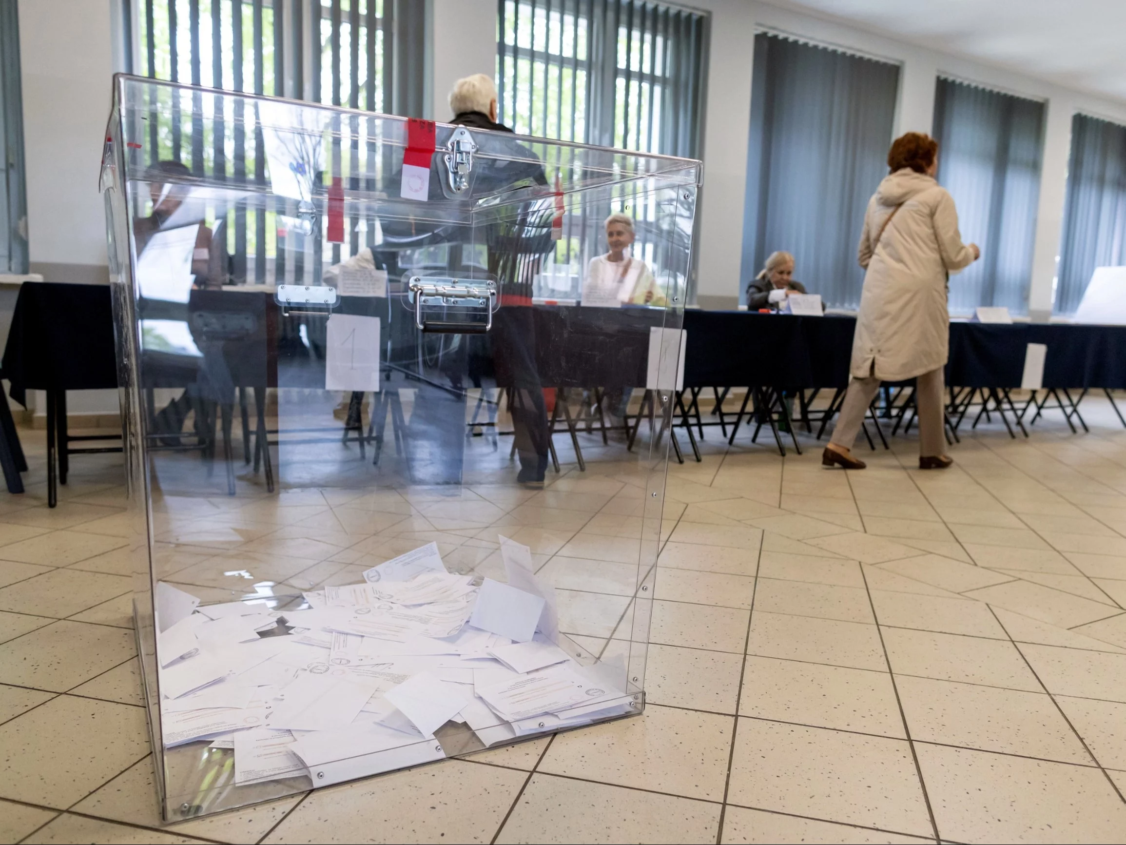 Wybory samorządowe. Głosowanie w komisji w Poznaniu