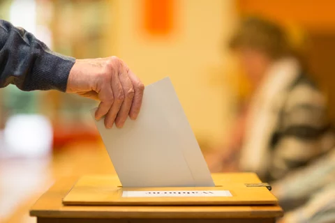 Oficjalne wyniki z 28 okręgów: 53,76 proc. Duda, 46,24 Komorowski (fot. Christian Schwier .Fotolia.pl)