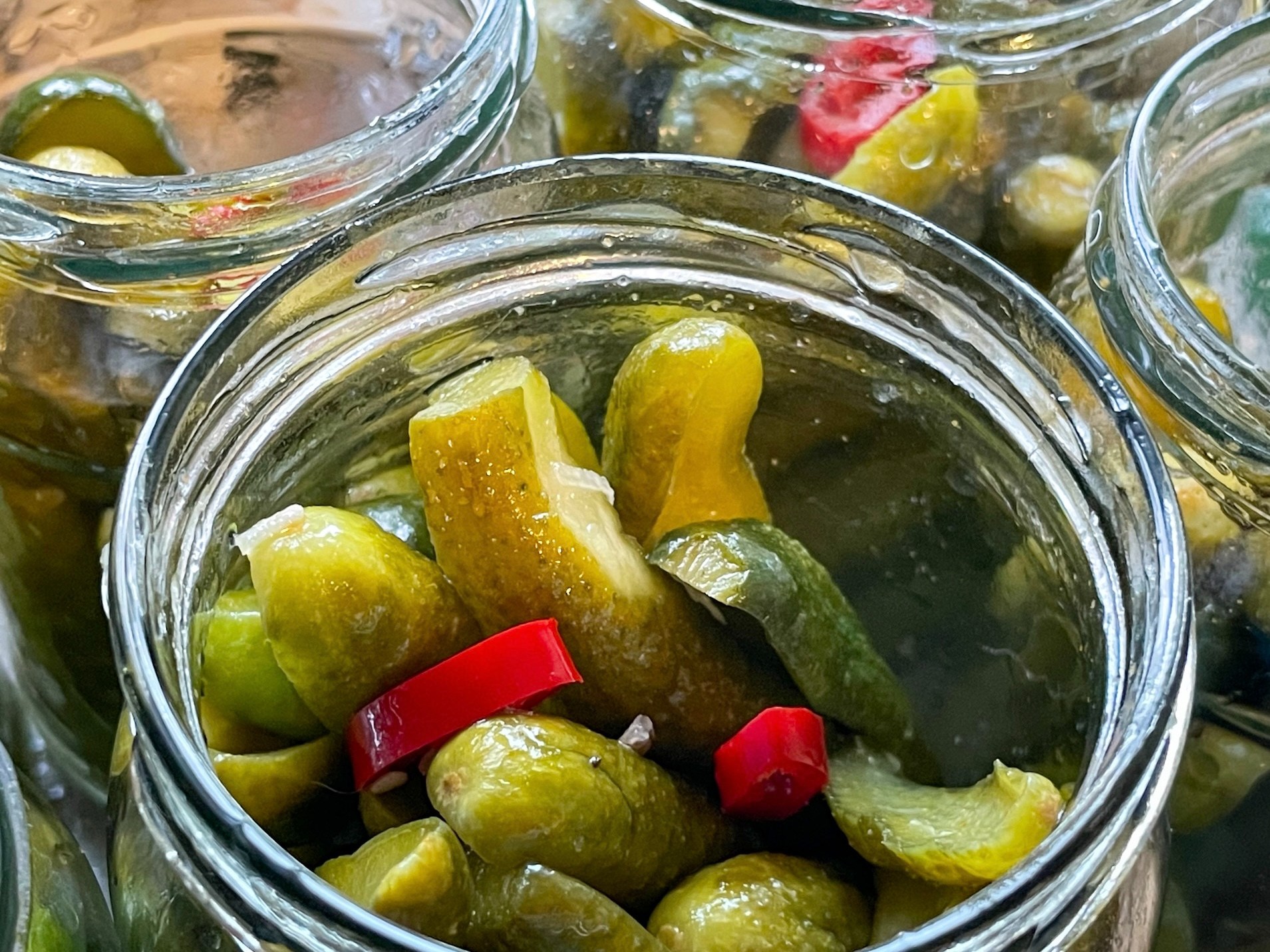 Ogórki krokodylki z chili. Będą dobre już po dwóch dniach