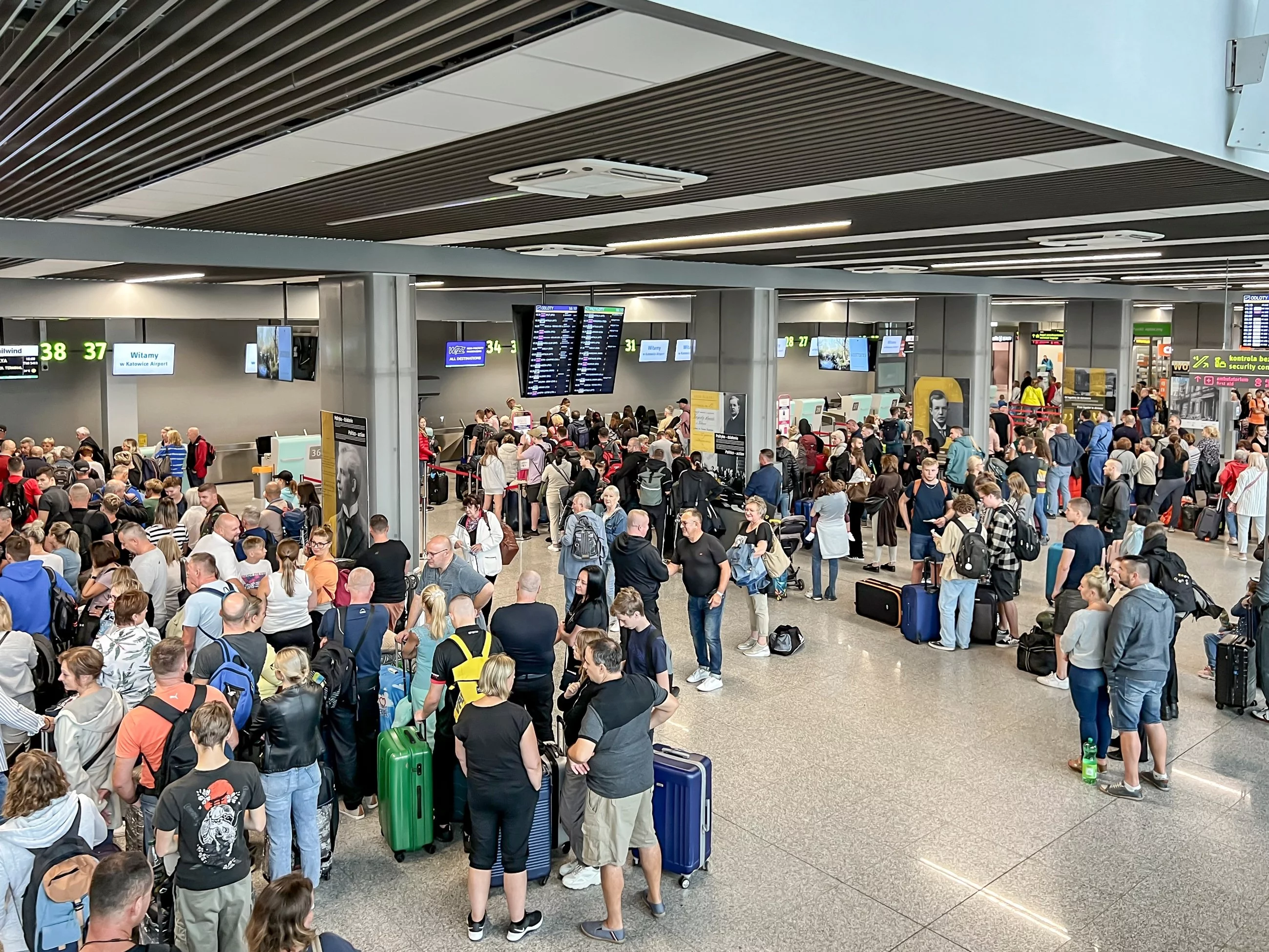 Pasażerowie na Lotnisku Katowice-Pyrzowice