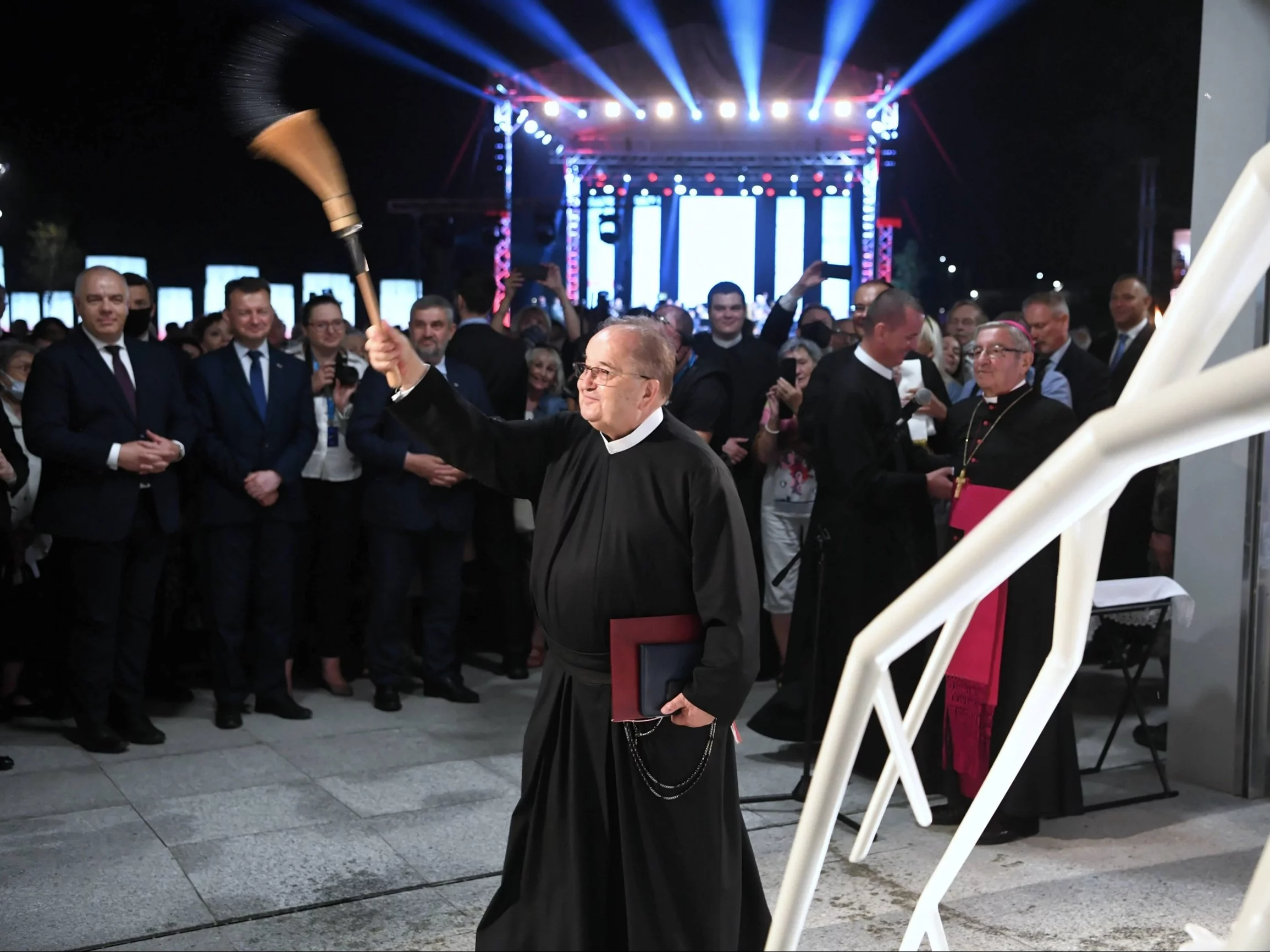 Ojciec Rydzyk w tarapatach. Tajemnicza wizyta w ministerstwie, przesłuchanie i „mobilizacja”