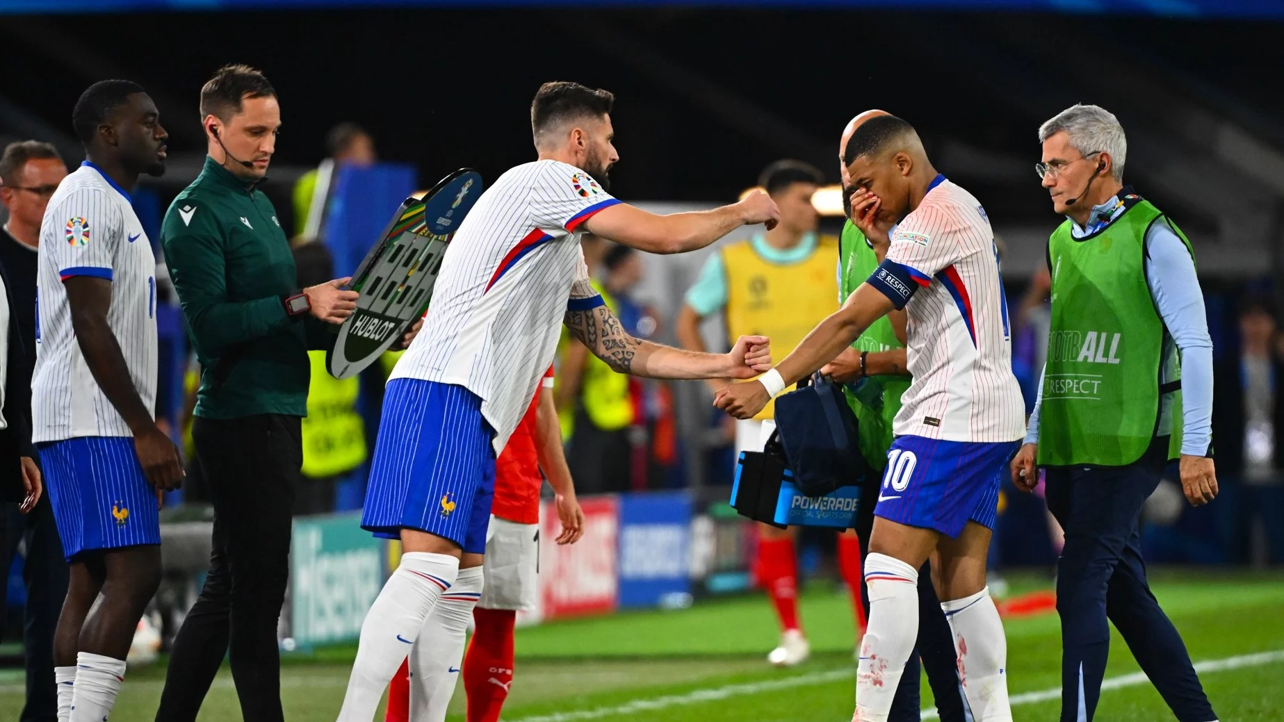 Olivier Giroud i Kylian Mbappe (w środku)