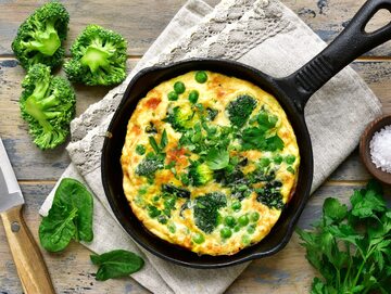 Omlet z zielonymi warzywami.