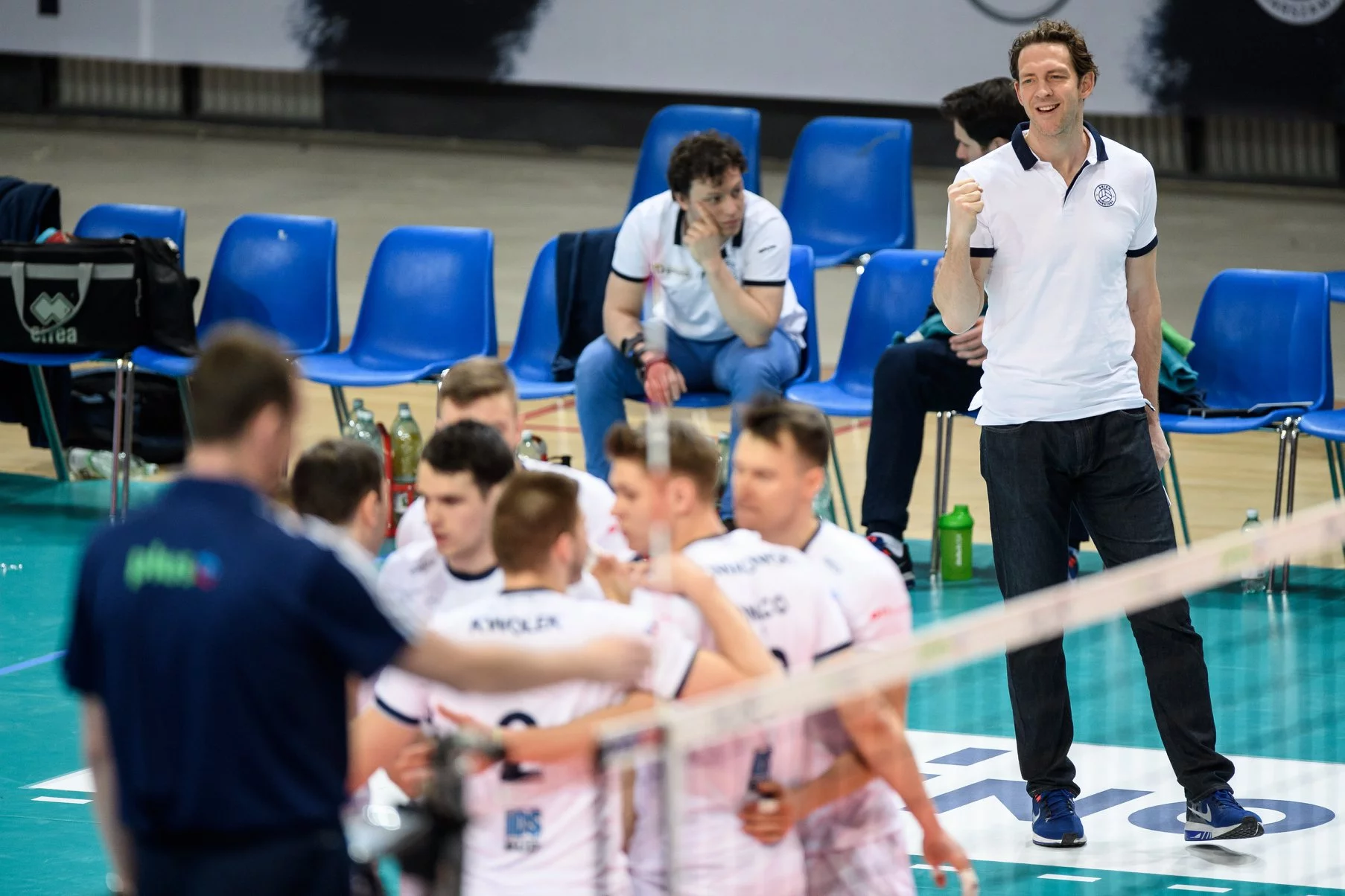 Siatkarze Onico Warszawa i trener Stephane Antiga