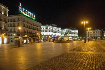 Opustoszały Puerta del Sol w Madrycie