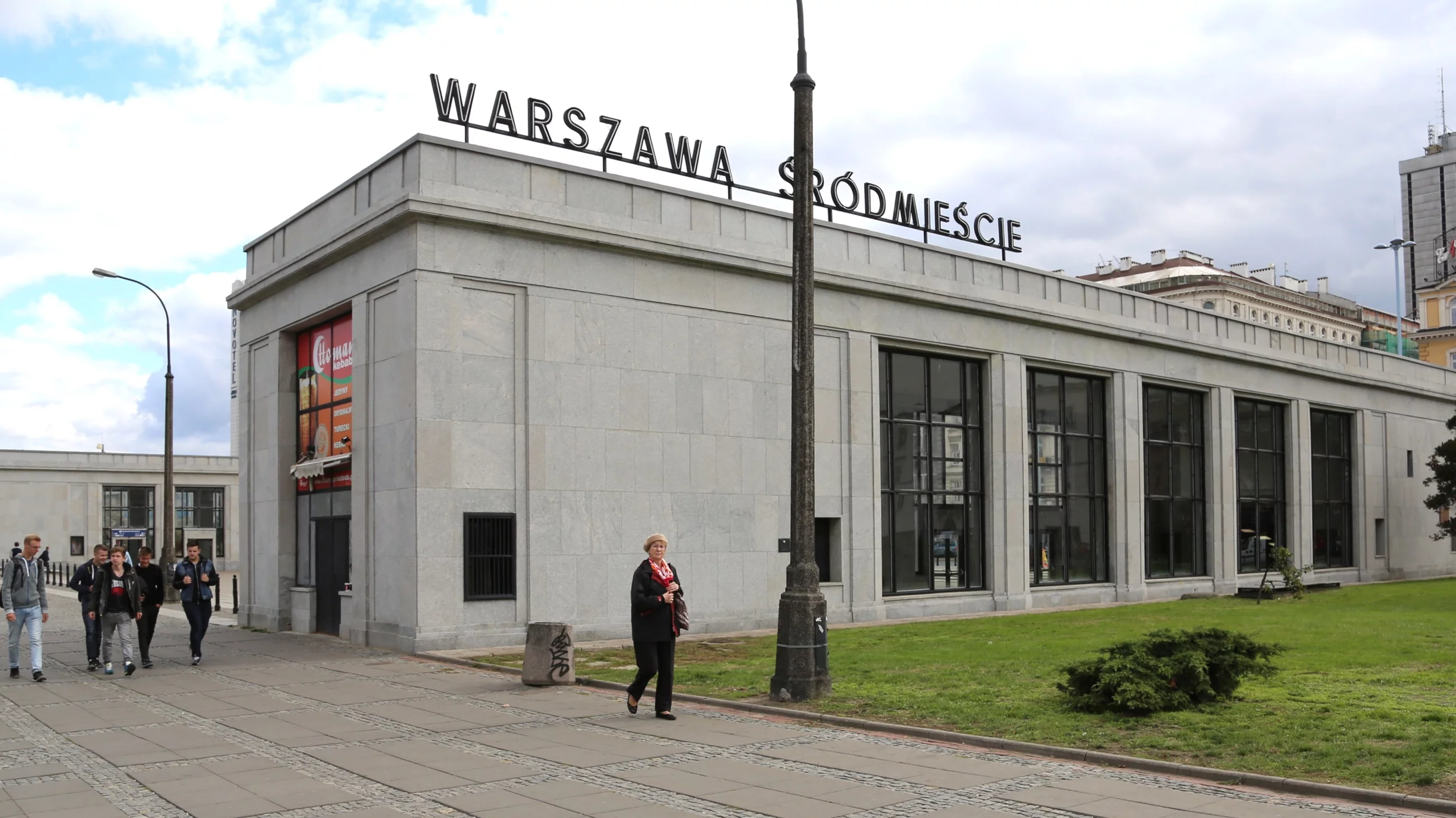 Budynek dworca Warszawa Śródmieście