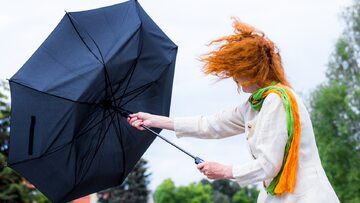 Osoba z parasolem