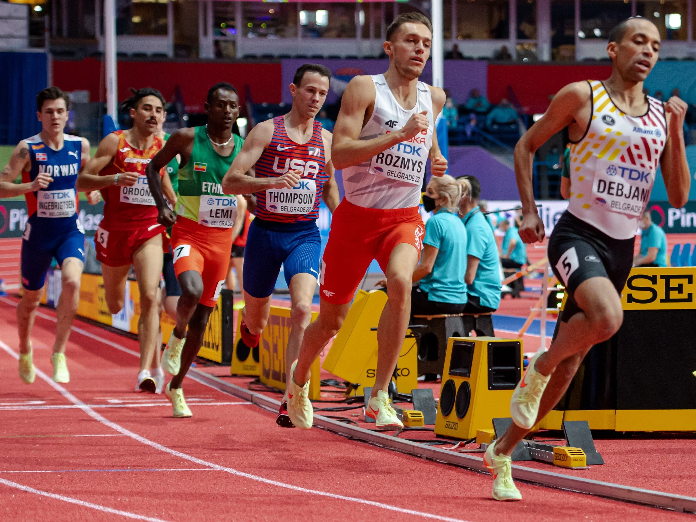 Michał Rozmys (drugi od prawej) w półfinale na 1500 metrów