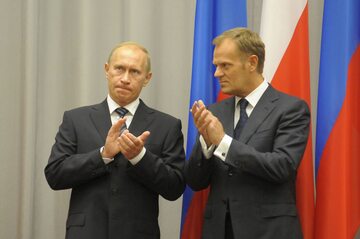 Ówczesny premier Donald Tusk i prezydent Rosji Władimir Putin, spotkanie z 2009 roku