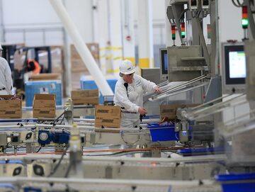 Pakowanie batonów Snickers w jednej z fabryk koncernu Mars