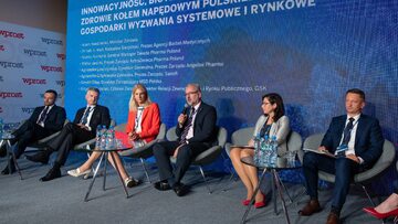 Paneliści debaty „Innowacyjność, biotechnologia, rozwój: zdrowie kołem napędowym polskiej gospodarki. Wyzwania systemowe i rynkowe”