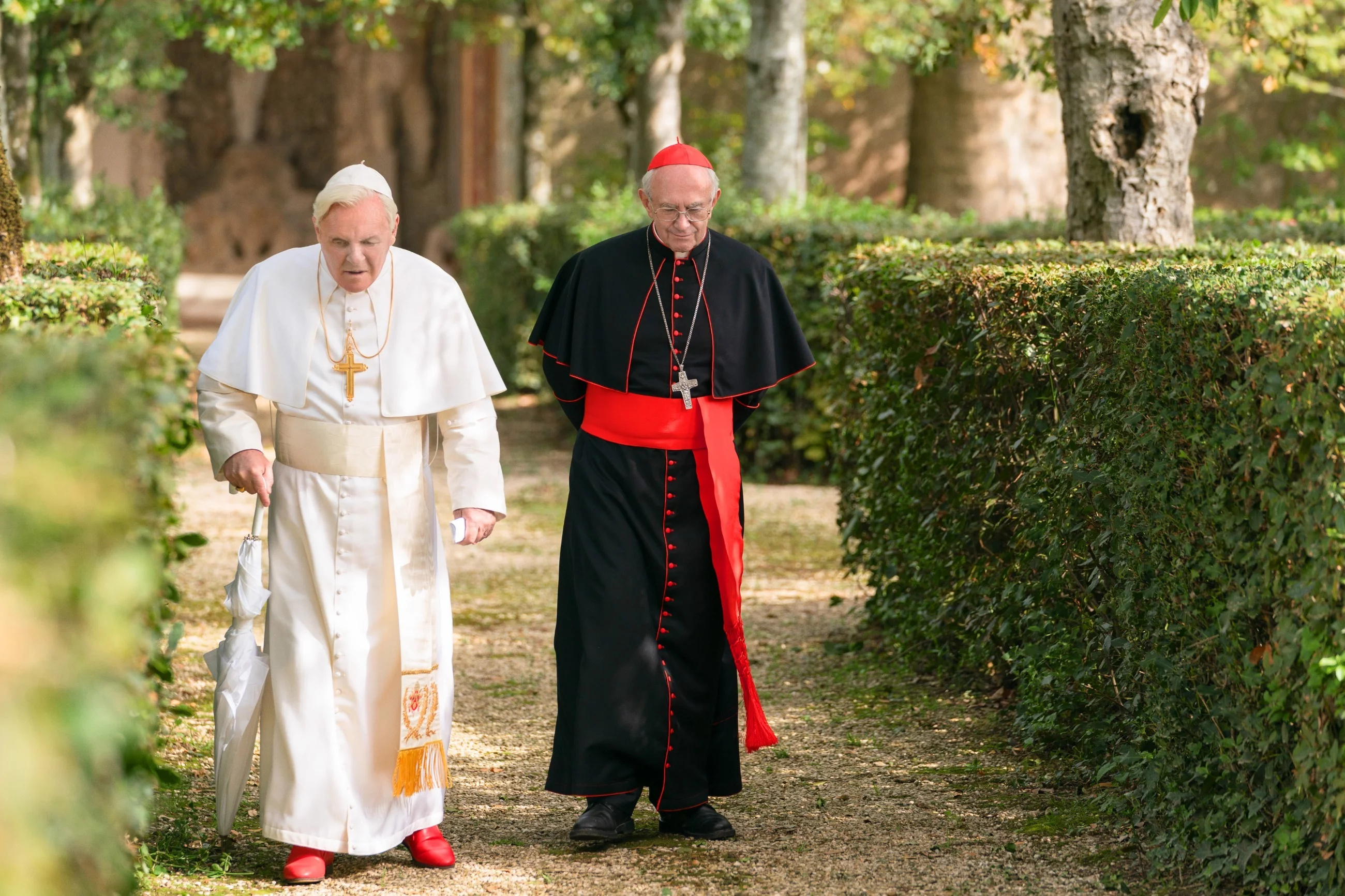 Anthony Hopkins i Jonathan Pryce w filmie „Dwóch papieży”