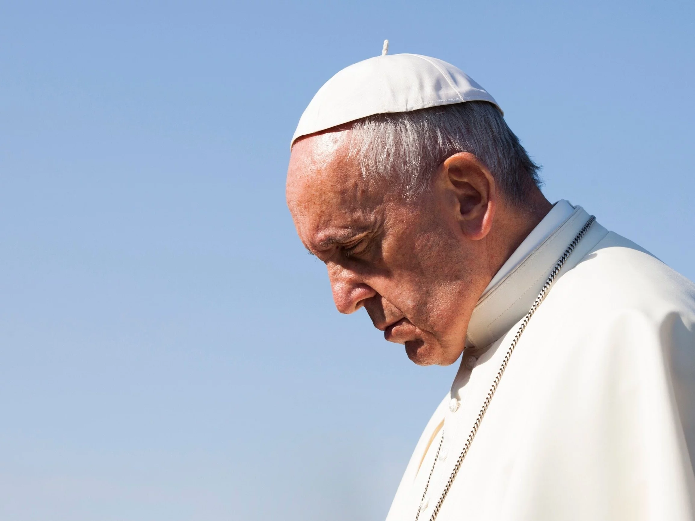 Papież Franciszek trafił do Kliniki Gemelli. „Będzie leczony w warunkach szpitalnych”