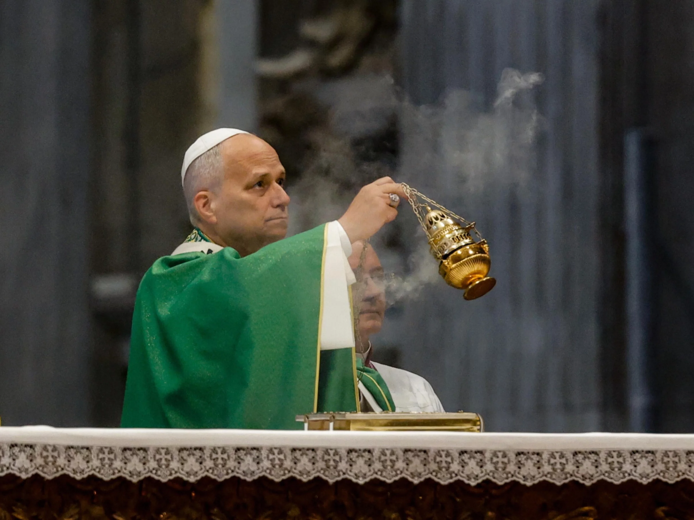 Papież Leon XIV podczas mszy świętej z okazji Jubileuszu Zespołów Synodalnych i Organizacji Uczestniczących w Bazylice św. Piotra