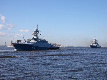 Parada rosyjskiej marynarki wojennej na Zatoce Fińskiej