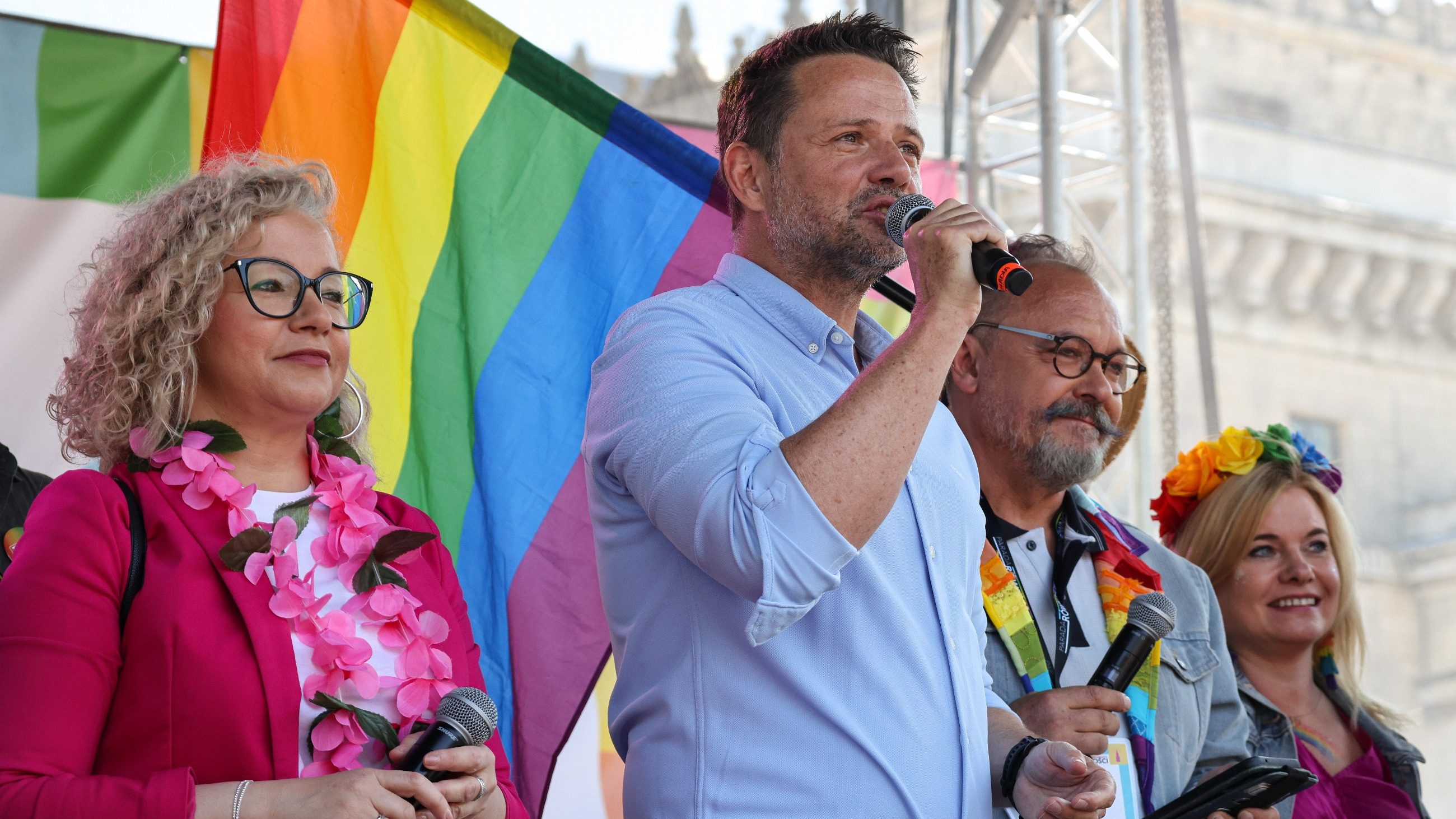 Parada Równości przeszła ulicami Warszawy. „I wszystko po staremu. Rafał znowu tęczowy”
