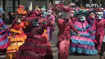 Parada zmarłych w Meksyku. Wydarzenie wróciło po przerwie spowodowanej pandemią