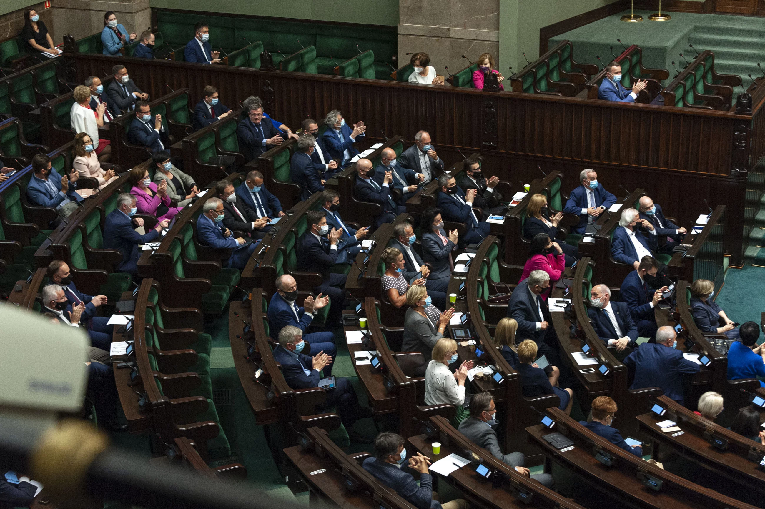 Posłowie na sali sejmowej