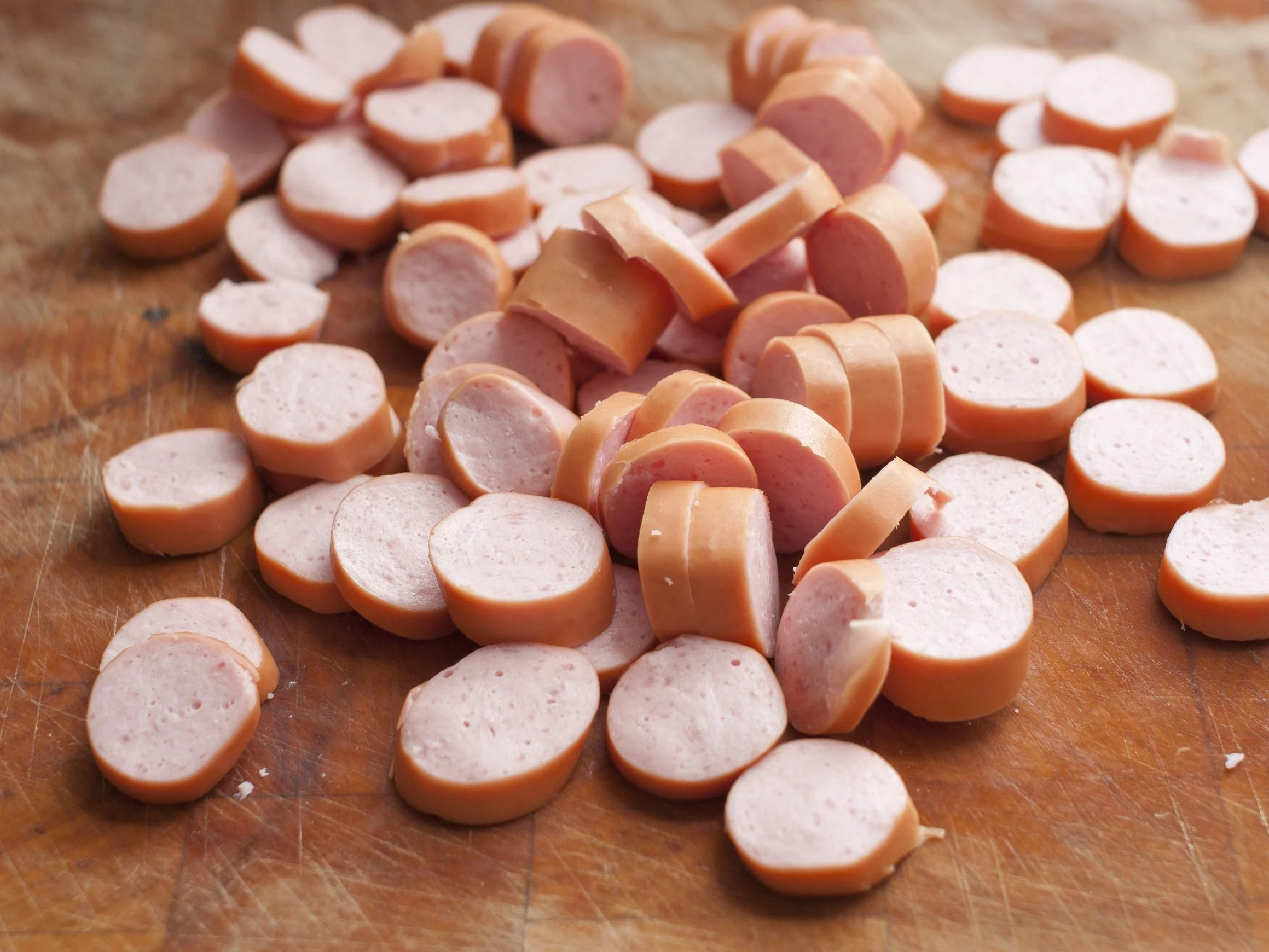 Parówki pokrojone na plasterki