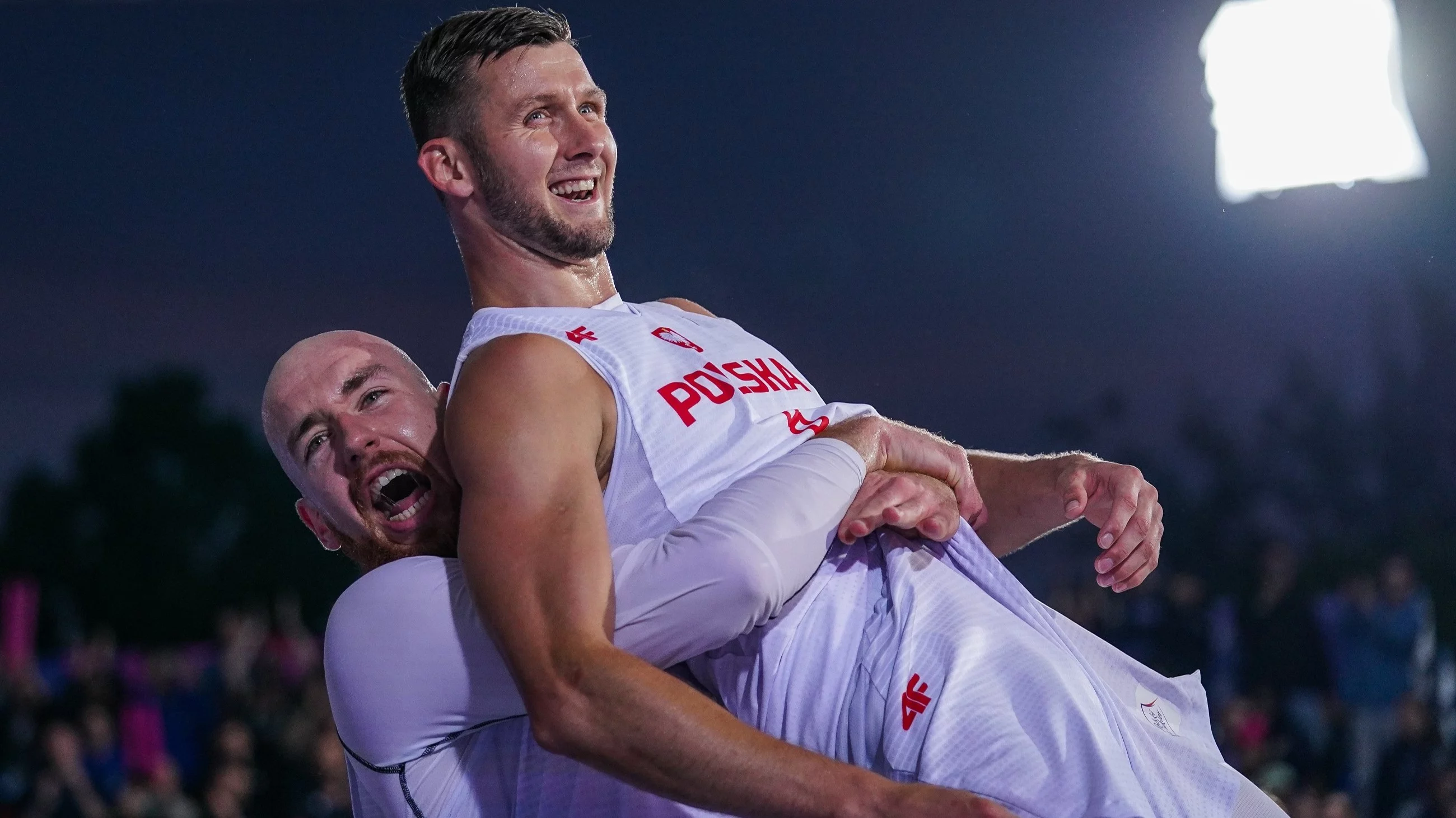 Polscy koszykarze 3x3 Adrian Bogucki i Przemysław Zamojski