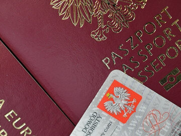 Paszport, dokumenty, zdj. ilustracyjne