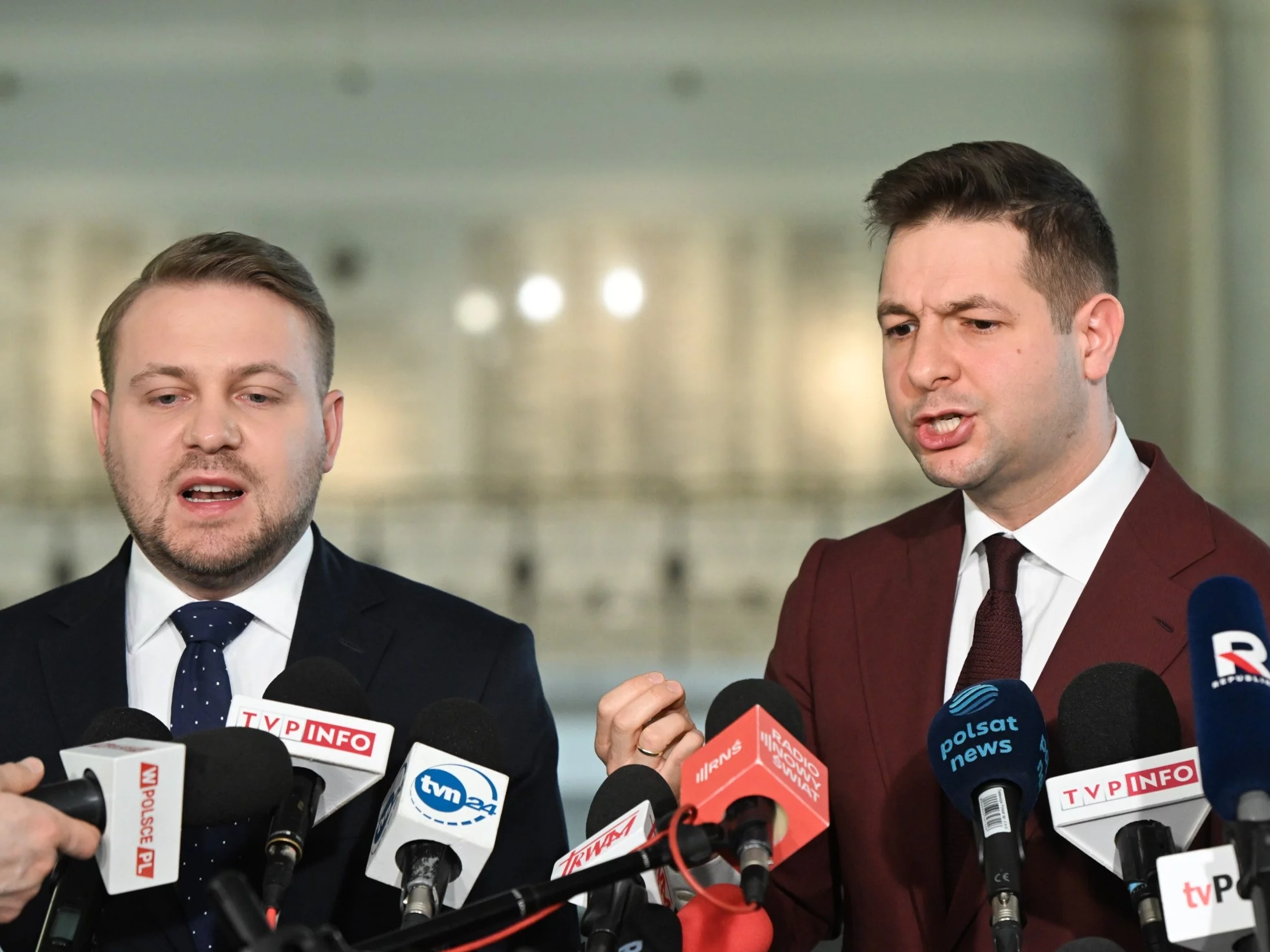 Patryk Jaki i Jacek Ozdoba podczas konferencji Suwerennej Polski