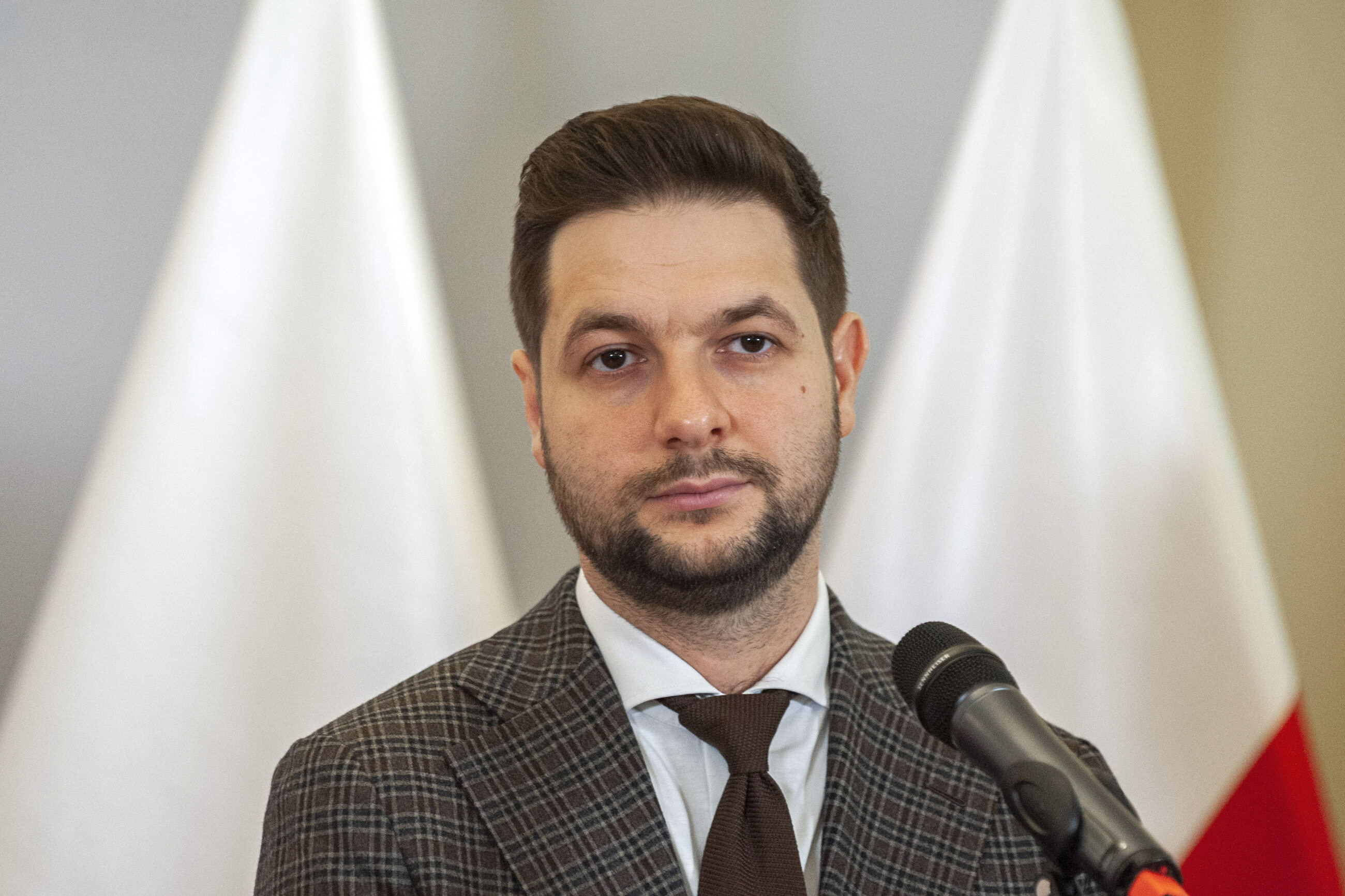 Patryk Jaki odpowiada sekretarzowi stanu USA. Internauci krytykują formę - Vimarsana News