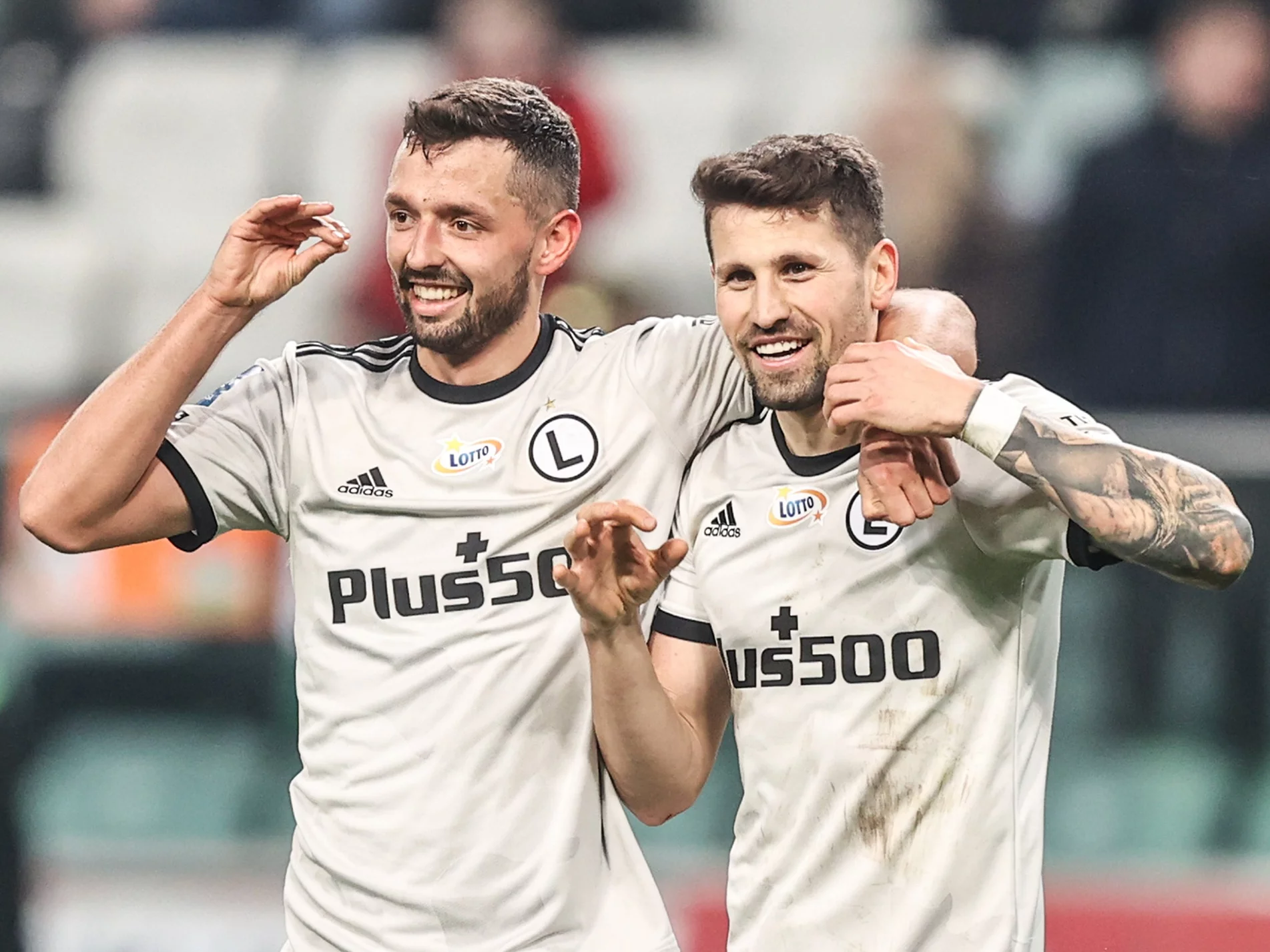 Mateusz Wieteska i Paweł Wszołek, piłkarze Legii Warszawa