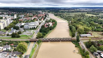 Pęknięcie tamy w Stroniu Śląskim. Zwiększono zrzut wody z Jeziora Nyskiego