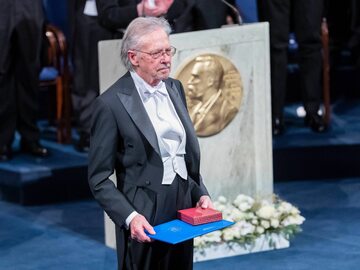 Peter Handke podczas ceremonii wręczenia Nagród Nobla