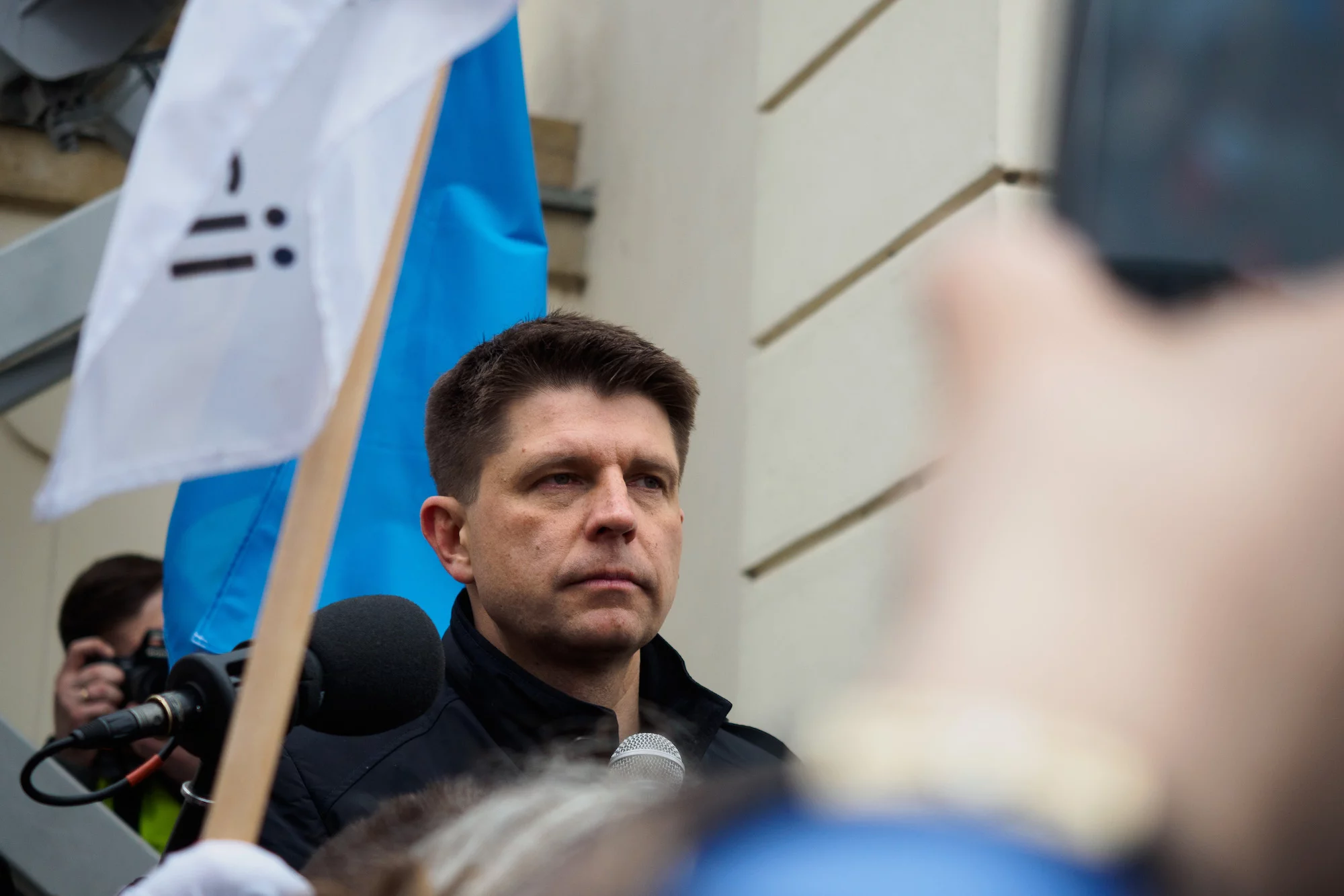 Ryszard Petru na marszu KOD