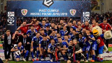 Piast Gliwice świętuje zdobycie mistrzostwa Polski w sezonie 2018/2019