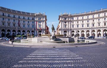 Piazza della Repubblica – miejsce, w którym doszło do zatrzymania oszustów