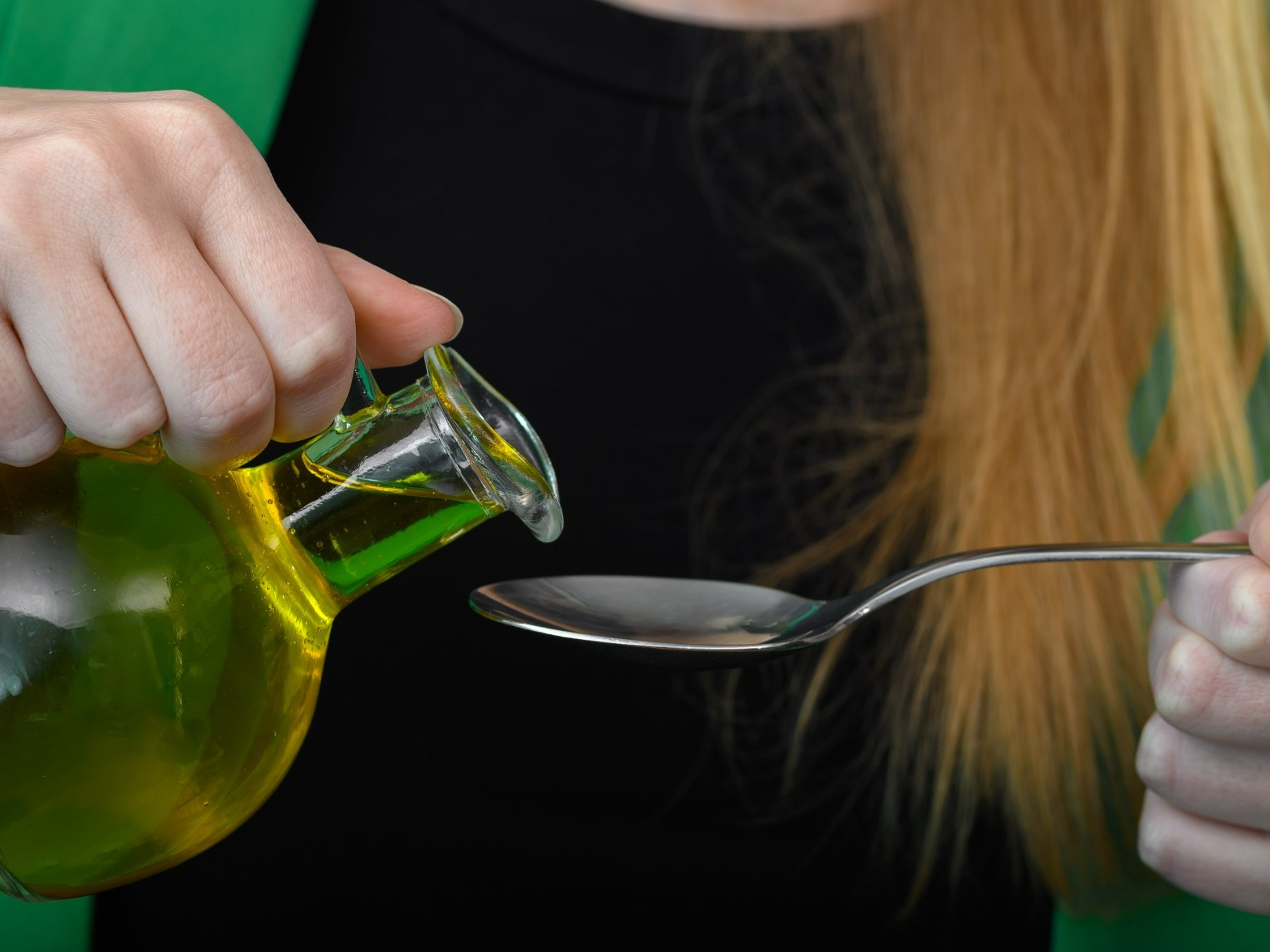 Piję ten zdrowy olej codziennie, a efekty widać gołym okiem. Dietetyk polecił mi go na cholesterol i wysokie ciśnienie