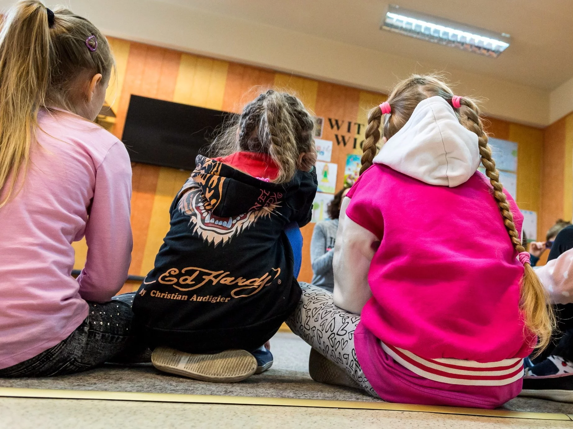 „Dzieci są »wystawiane« w social mediach”. System pieczy zastępczej na skraju załamania?