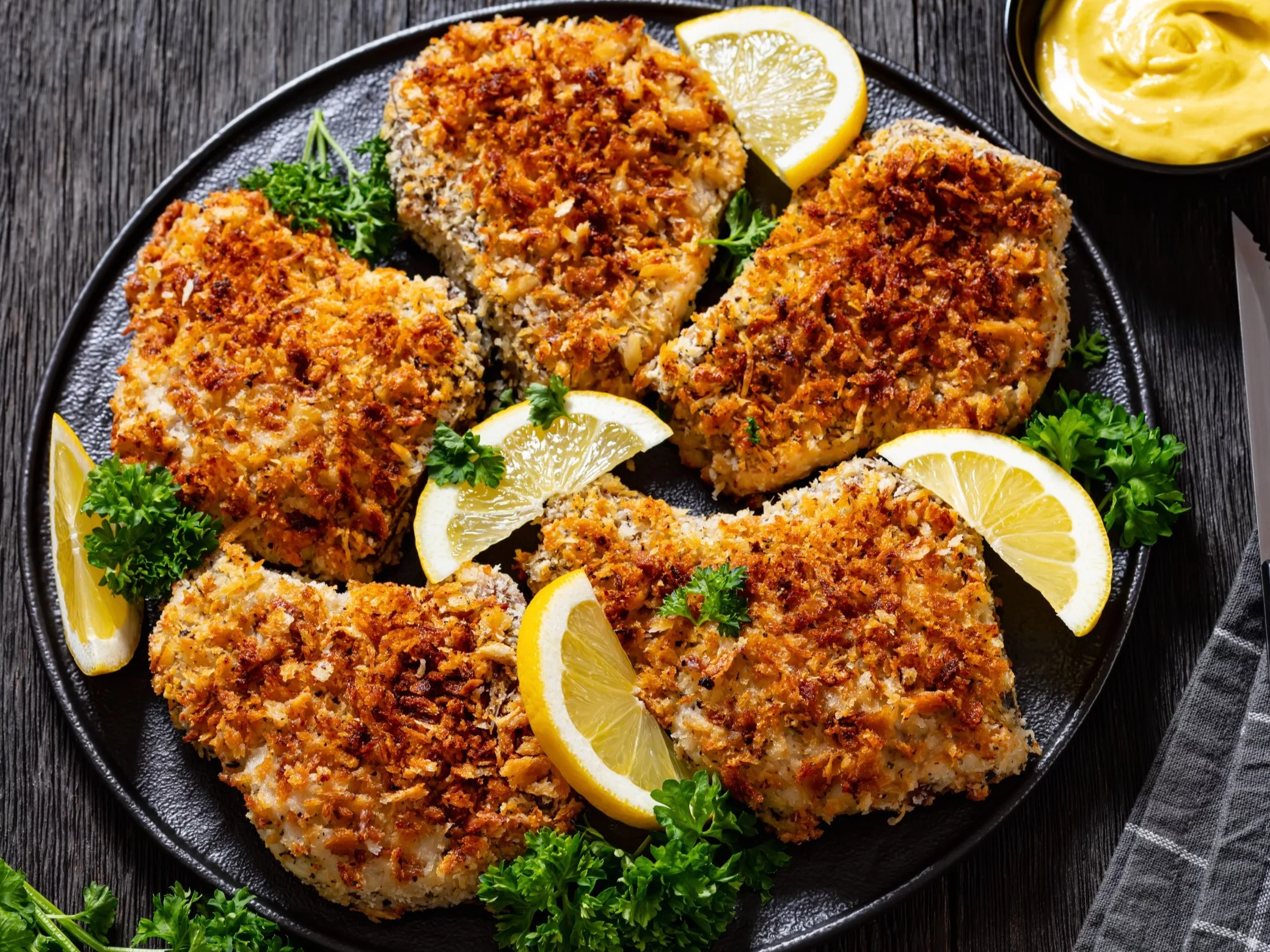 Już nie smażę schabowych. Piekę je w innej panierce i są lżejsze od klasyków