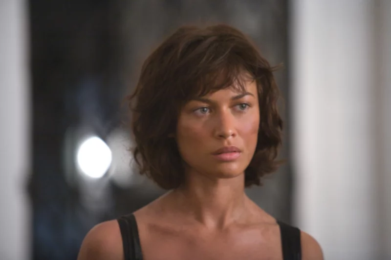 Olga Kurylenko jako Camille w filmie „Quantum of Solace” (2008)