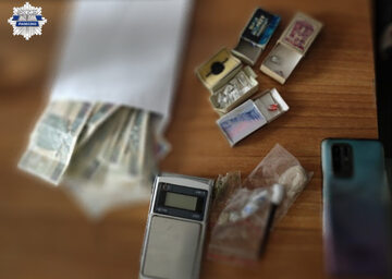 Pieniądze i narkotyki znalezione w mieszkaniu „Babci Basi”