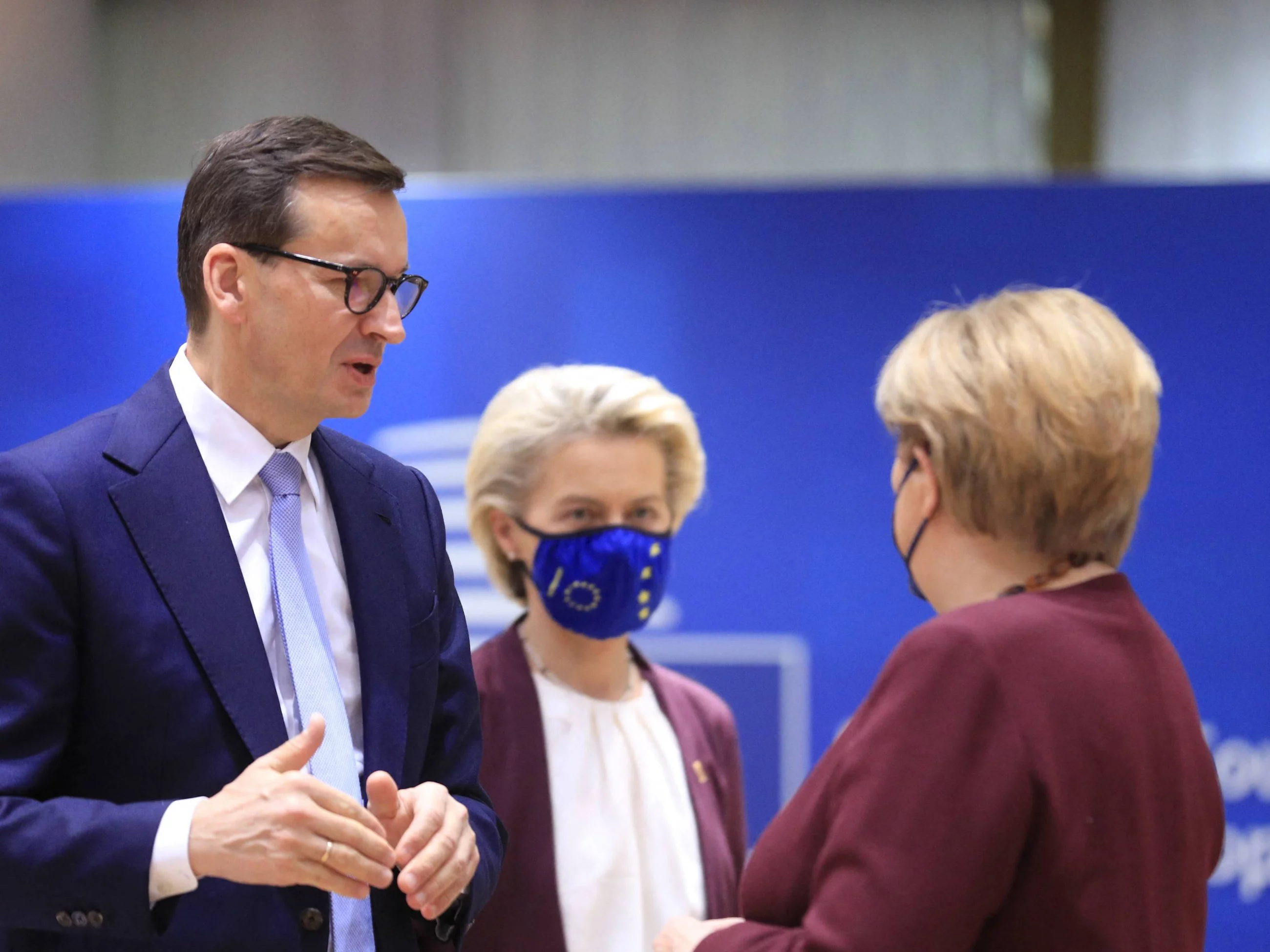 Mateusz Morawiecki, Ursula von der Leyen i była niemiecka kanclerz Angela Merkel