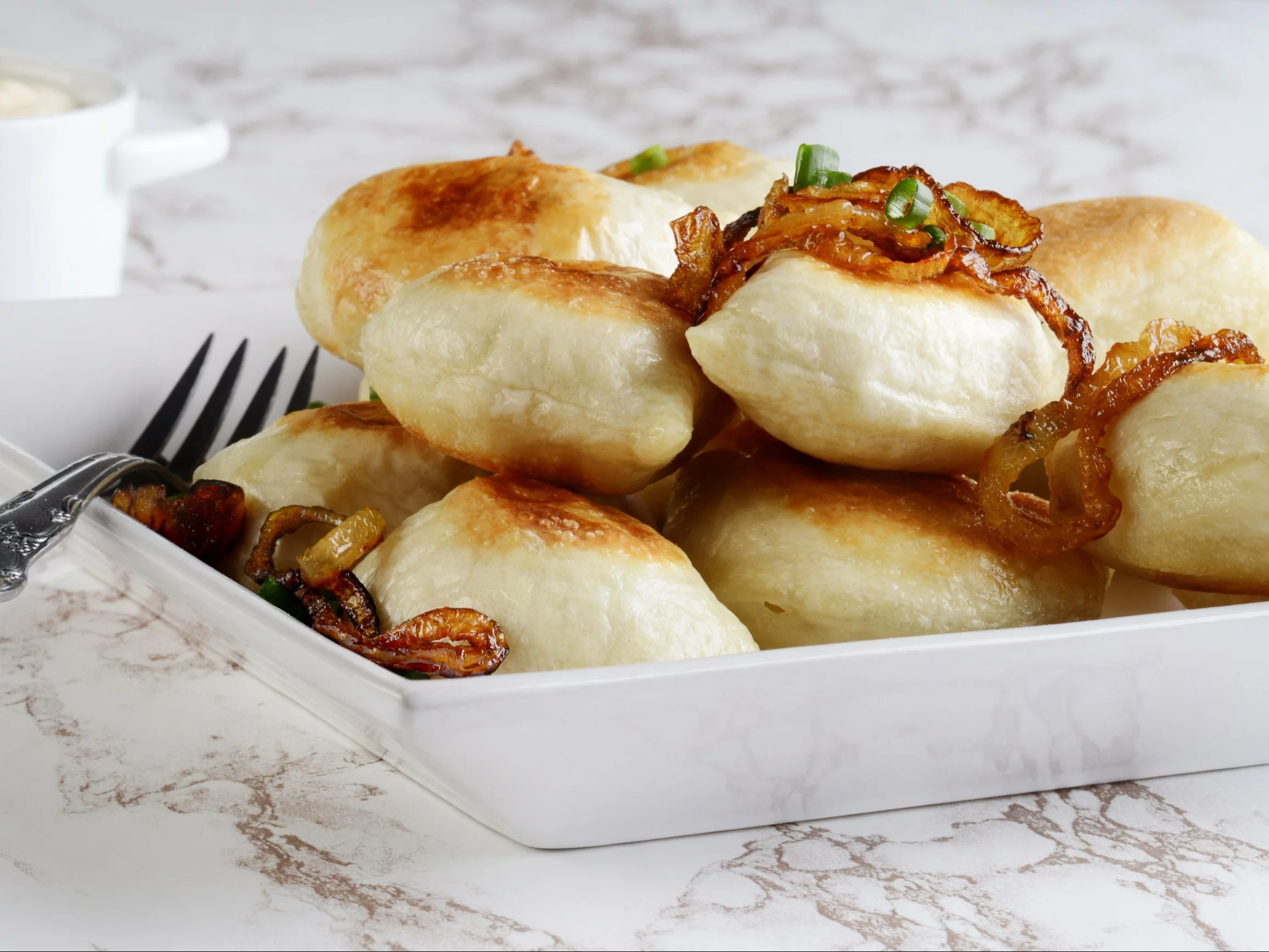 Smażone pierogi z kaszą gryczaną i twarogiem